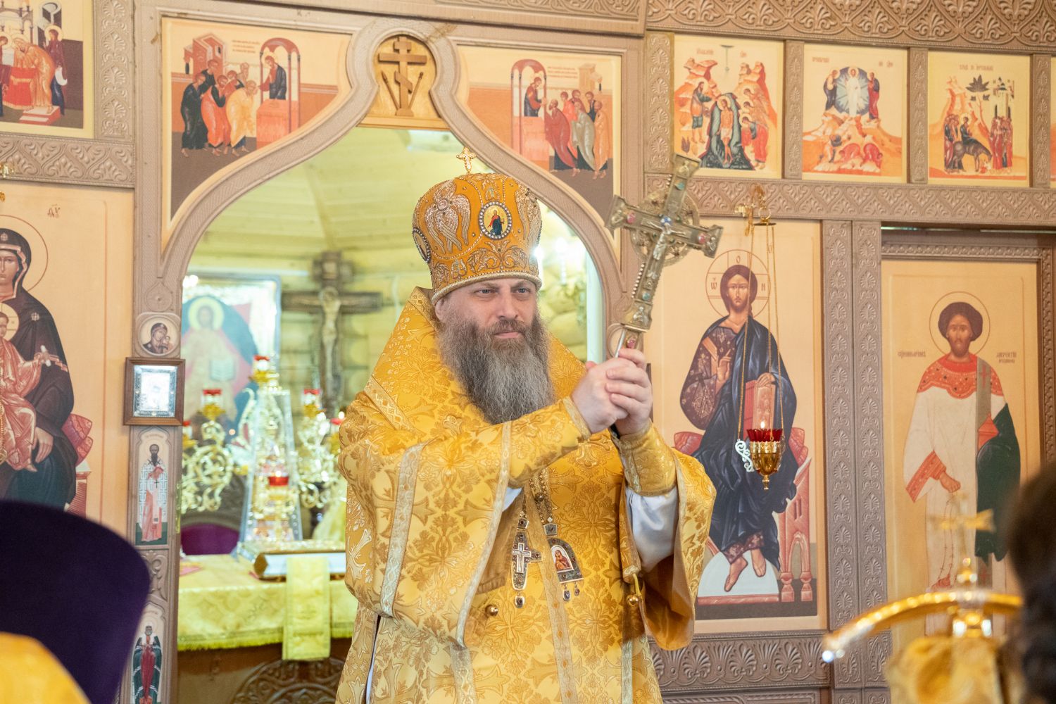 Владыка Никодим поздравил прихожан храма во имя великомученика Георгия Победоносца с 15-летием основания общины